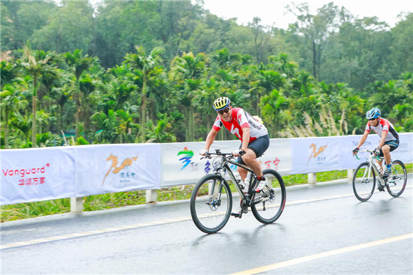 “万福万宁”200KM公益骑游挑战鸣笛 千位骑友齐聚兴隆提倡安全绿色出行