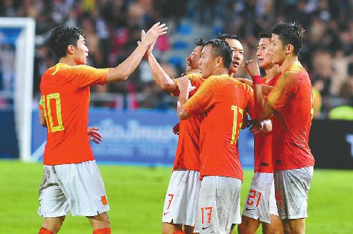 国足客场雨战2-0泰国   完成自我救赎