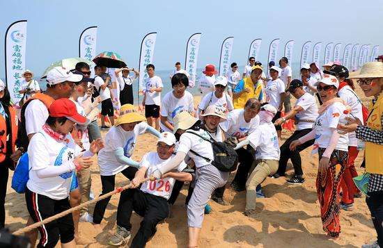 澄迈举行沙滩狂欢活动庆国庆 600余名自驾车游客和帆板爱好者参与